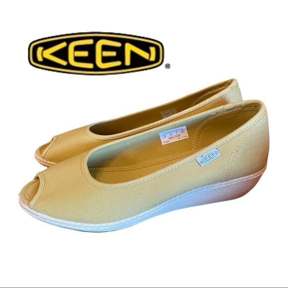 New in Box KEEN "Cortona Wedge" Ceylon Yellow Peep Toe Wedge Shoes 9.5 - Picture 1 of 5